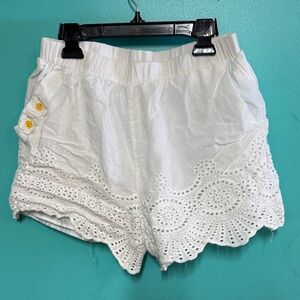 MISSLOOK White Eyelet Women Shorts with Yellow Button Flower Accents